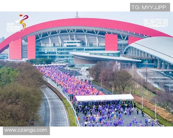 南京攀岩队在城市马拉松中的拼搏故事与奋斗历程分享